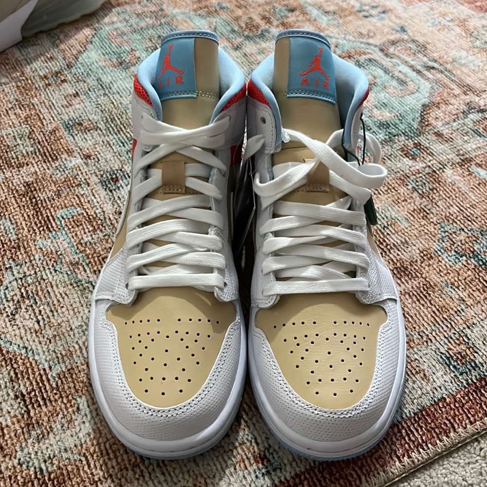 Nike air Jordan 1 white sesame